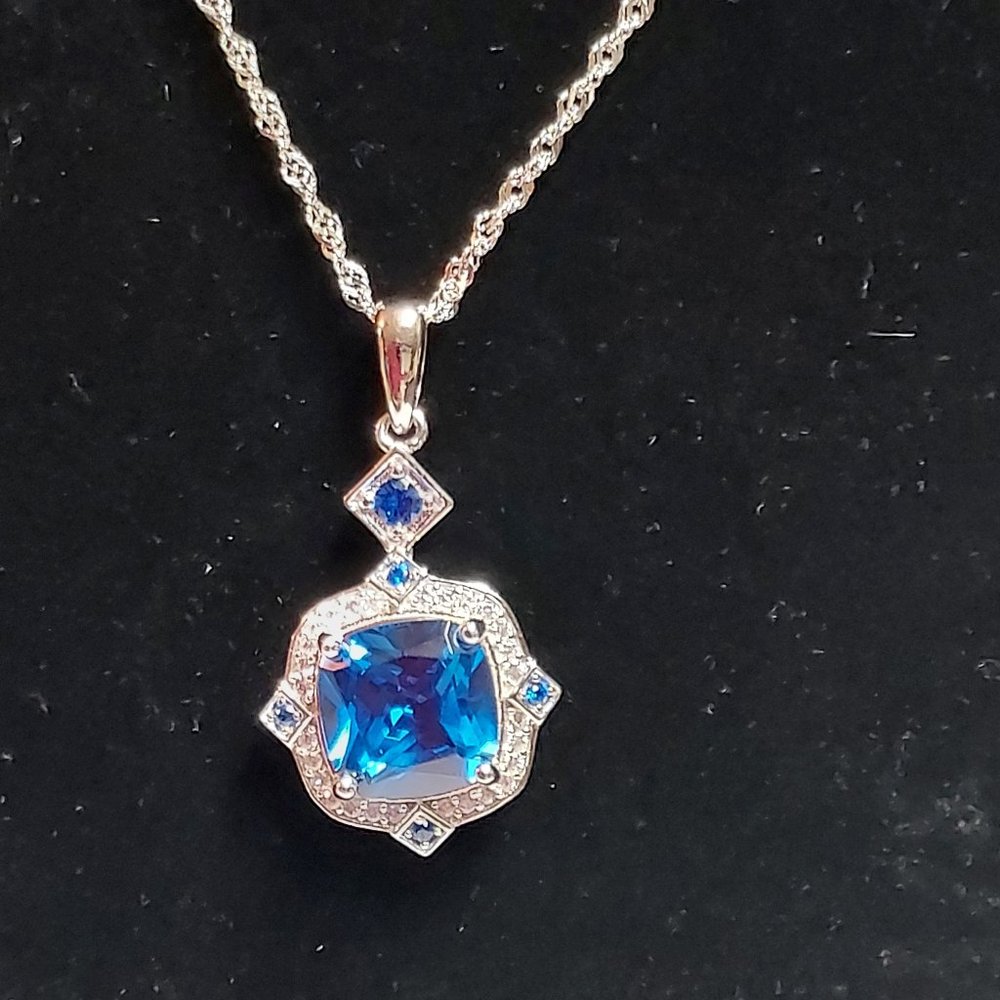 BLUE SPINEL PENDANT